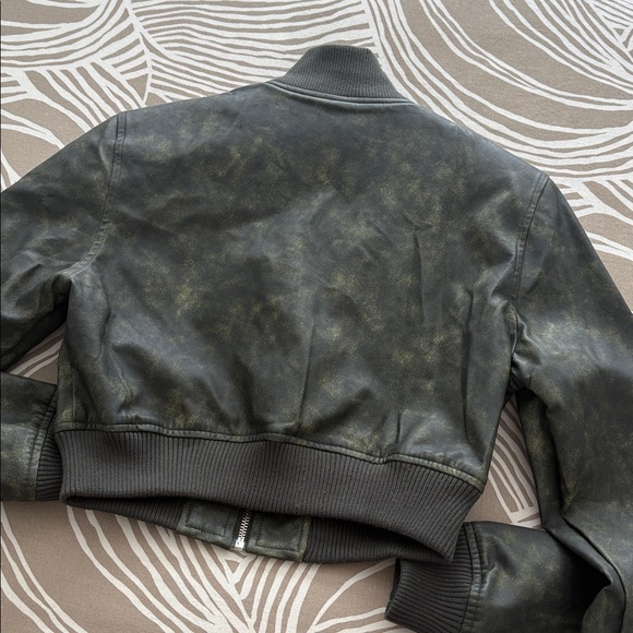 PRETTY LITTLE THING faux leather bomber jacket - Picture 5 of 9